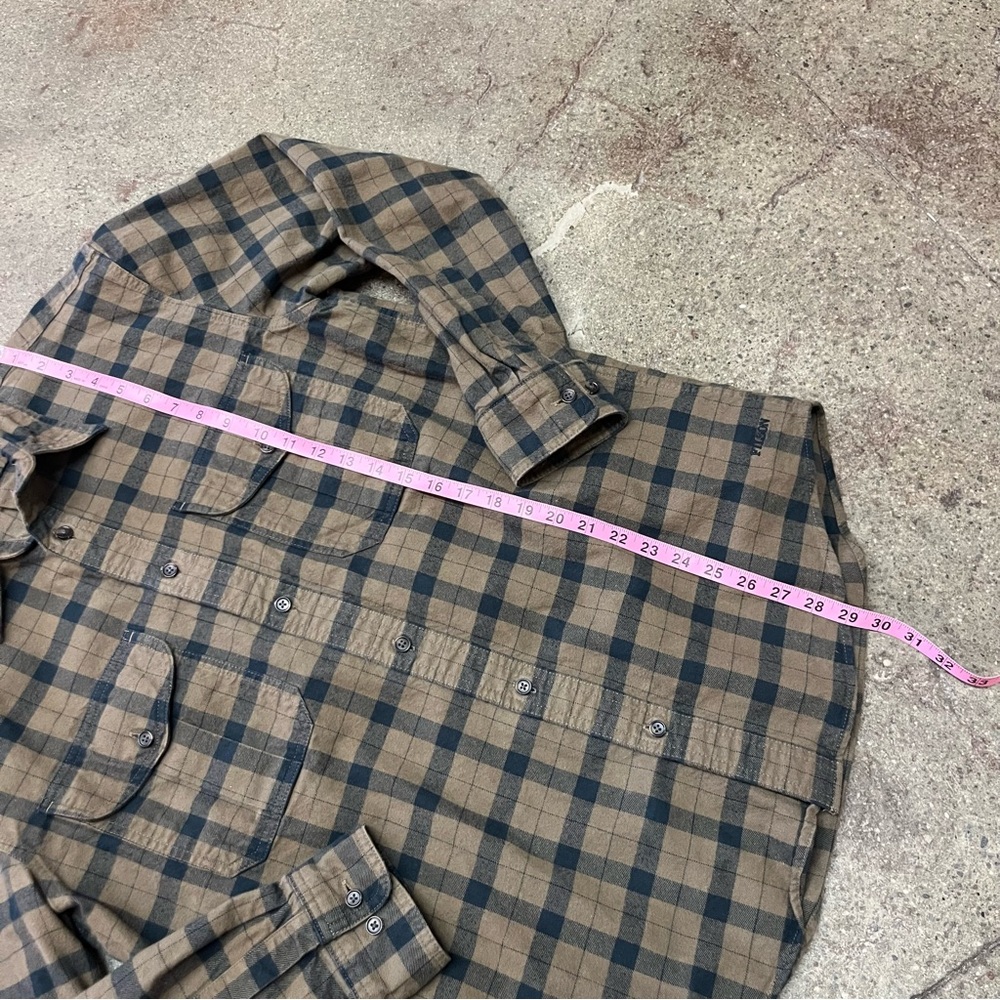 Filson Alaskan Guide Shirt in Otter Green (M) - Picture 7 of 8